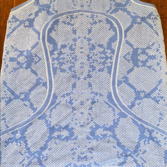 Lululemon Blue Racerback Tank Size 6 - Picture 2 of 4